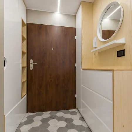 Cybernetyki 2c P&o Serviced Apartamento *